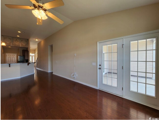 Building Photo - 121 Parmelee Dr