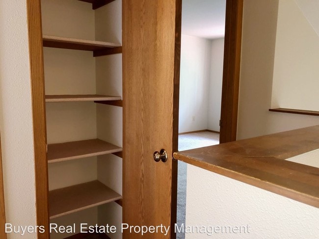 Building Photo - 2 br, 1.5 bath House - 1727 Bellevue Loop