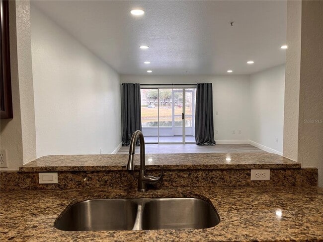 Foto del edificio - 13838 Fairway Island Dr