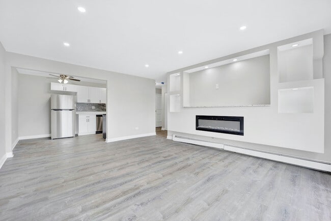 Building Photo - 121 W 63rd St