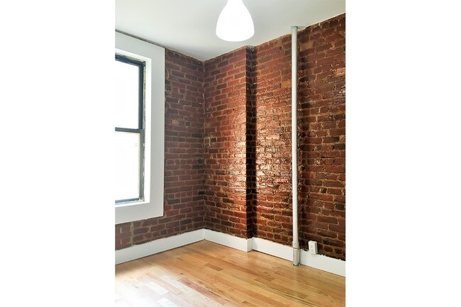 Building Photo - 716 Jefferson Ave