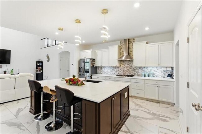 Foto del edificio - 2121 Harmony Dr