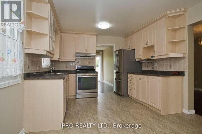 Building Photo - 3211 Valcourt Crescent