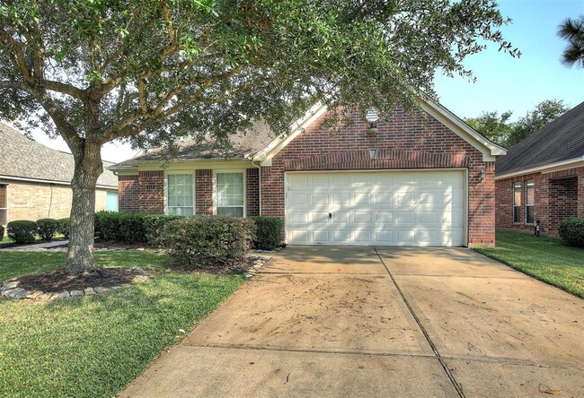 Foto del edificio - 249 Farnworth Ln