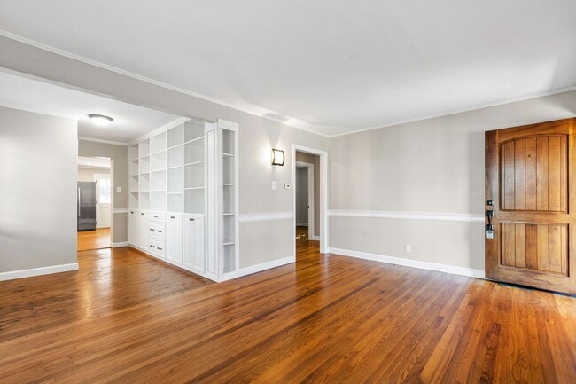 Building Photo - Charming Updated Bungalow in Raleigh’s Mordecai District!