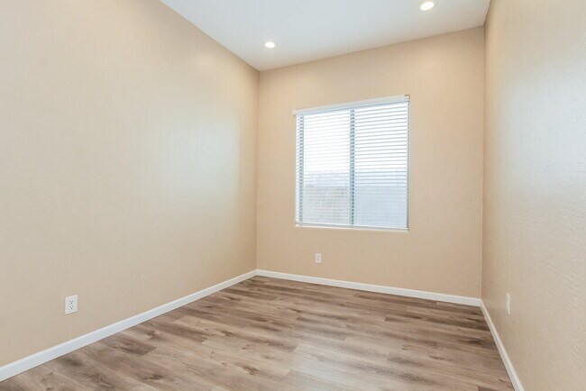 Building Photo - 5037 W Nancy Ln