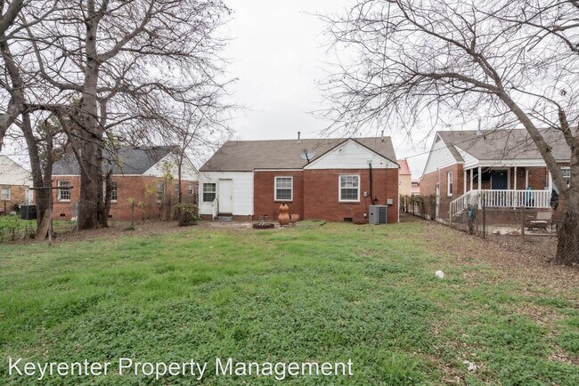 Foto del edificio - 2 br, 1 bath House - 2440 E 1st St