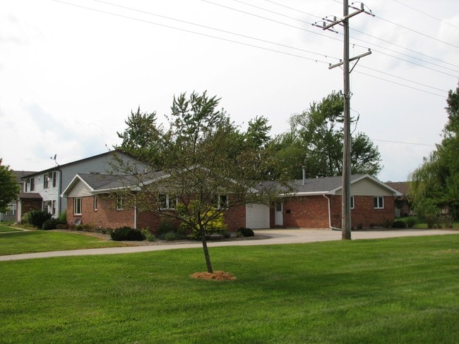 Building Photo - 500 W Daisy Pl