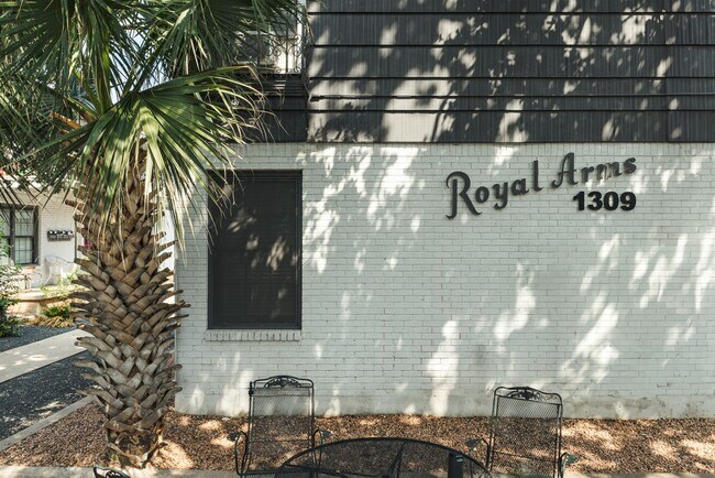 Foto del edificio - Charming 2-bedroom, 1-bathroom apartment!