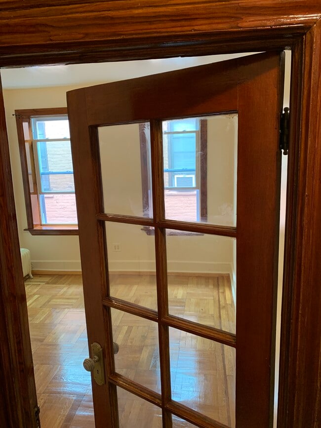 Building Photo - 33 E 95th St