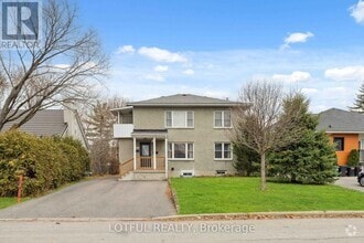 Building Photo - 2427 Ave du Chasseur