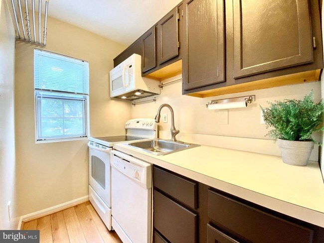 Foto del edificio - 1801 N Rhodes St