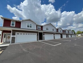 Building Photo - 1030 Upper Glacial Path