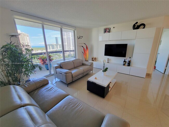 Foto del edificio - 3600 Mystic Pointe Dr