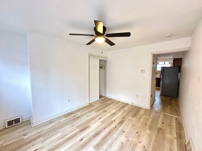 Foto del edificio - Updated 2 Bed, 1 Bath Home - Convenient Location, Walkable Neighborhood - Available 3/15!