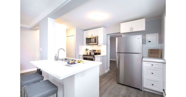 Building Photo - 977 Mohawk