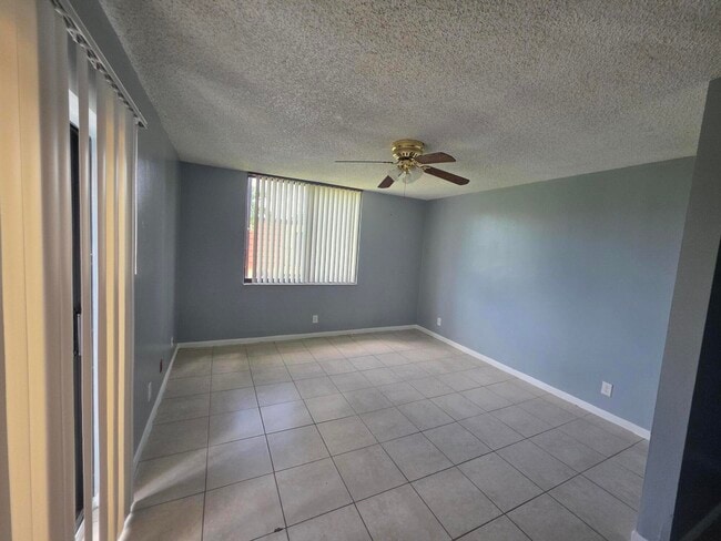 Building Photo - 3776 Victoria Dr