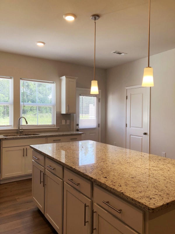 Building Photo - 825 Falls Grove Trl