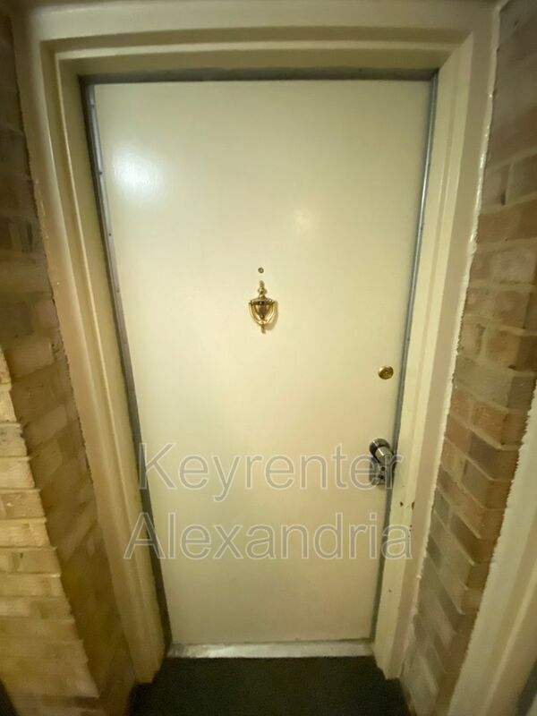 Building Photo - 2909 Charing Cross Rd