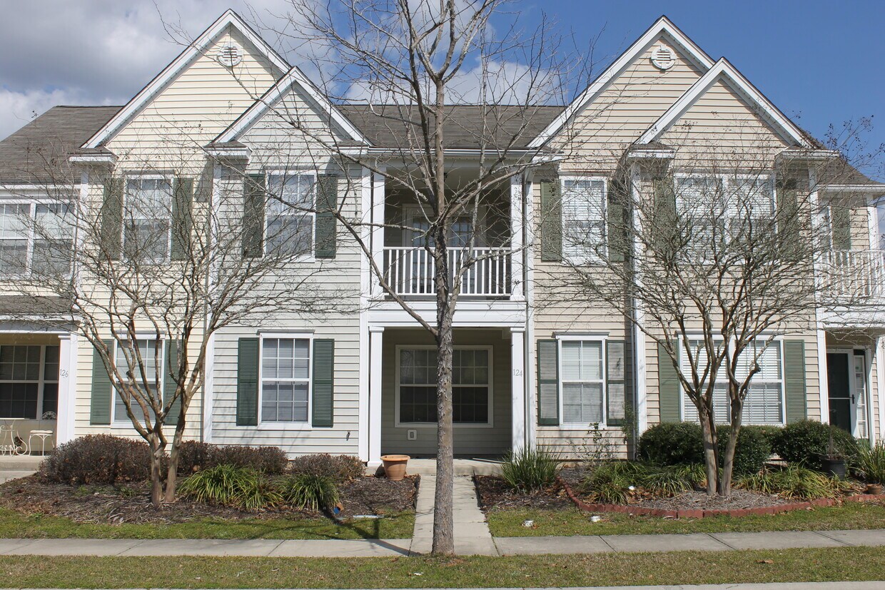 124 University Pkwy, Bluffton, SC 29909 Townhome Rentals in Bluffton