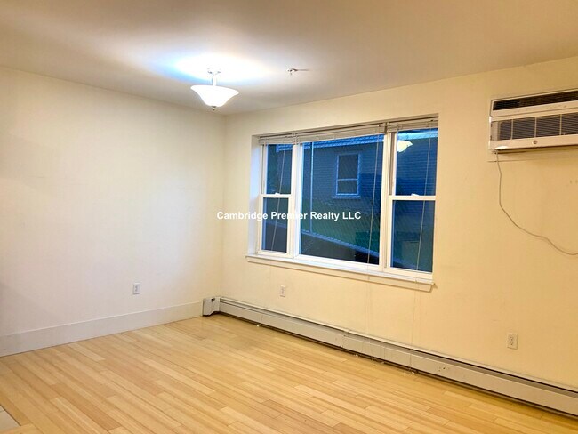 Building Photo - 500 Pleasant St