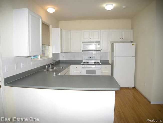 Foto del edificio - 41555 Glade Rd