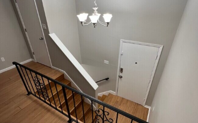 Foto del edificio - 5817 Farley Ave