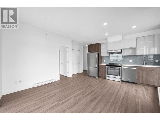 Building Photo - 900-3900 Carnarvon St