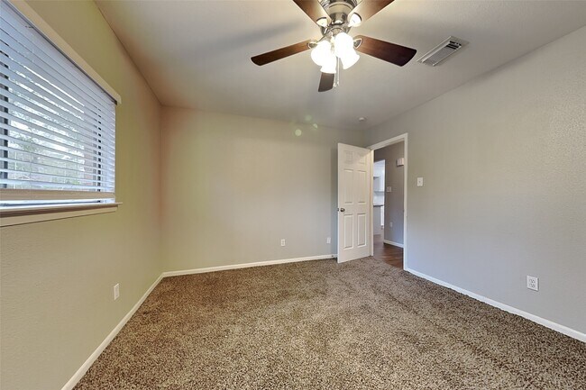 Building Photo - 2730 Longleaf Pines Ln
