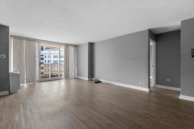 Building Photo - 5601 N Sheridan Rd