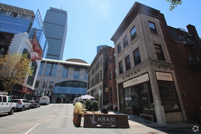 Building Photo - 48 Gloucester St