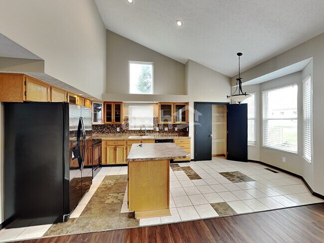 Building Photo - 595 Tall Oaks Dr