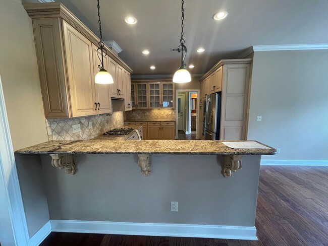 Building Photo - Beautiful 5 Bedroom 3 Bath In Taylor Lakes...