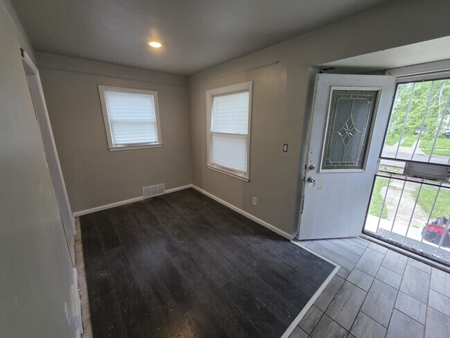 Building Photo - 9252 Minock St