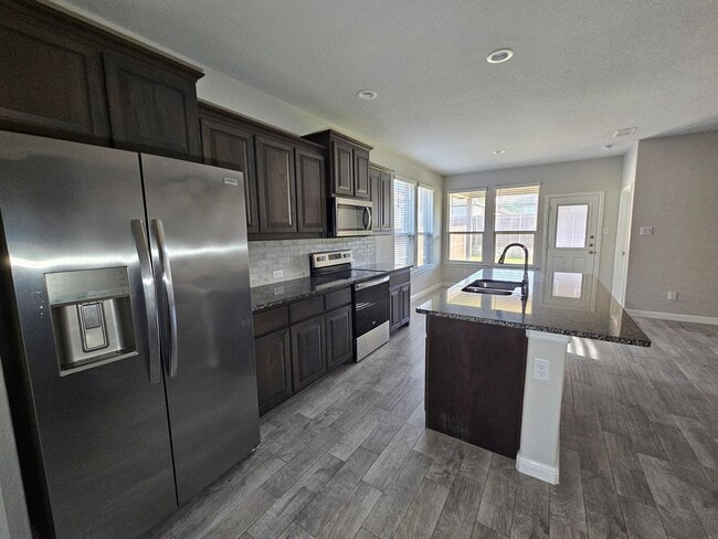 Building Photo - Available now ready for immediate move in
