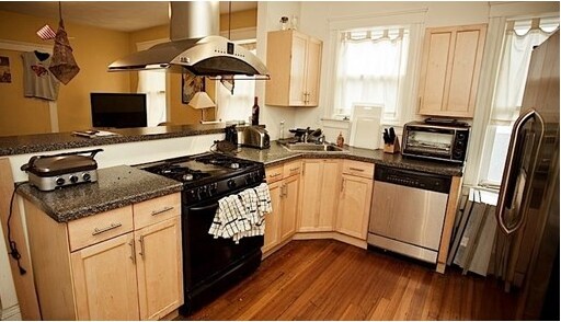 Building Photo - 12 Belmont St