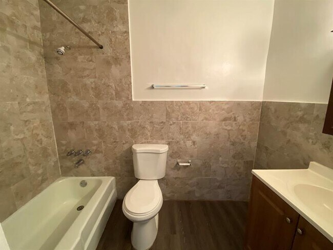 Building Photo - 325 SE 10th Ave