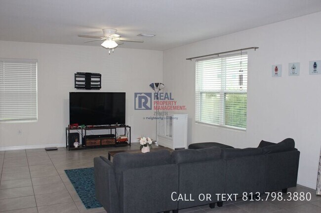 Foto del edificio - 3199 Suncoast Plains Dr