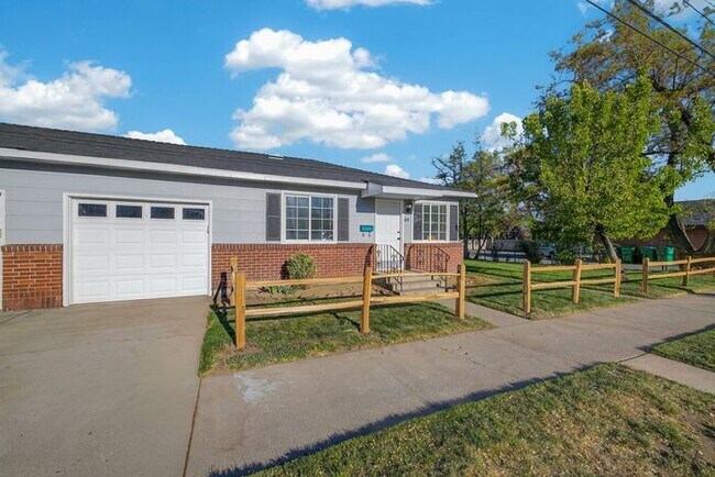 Building Photo - The Biggest Little BnB, Fully Furnished Vacation Rental!