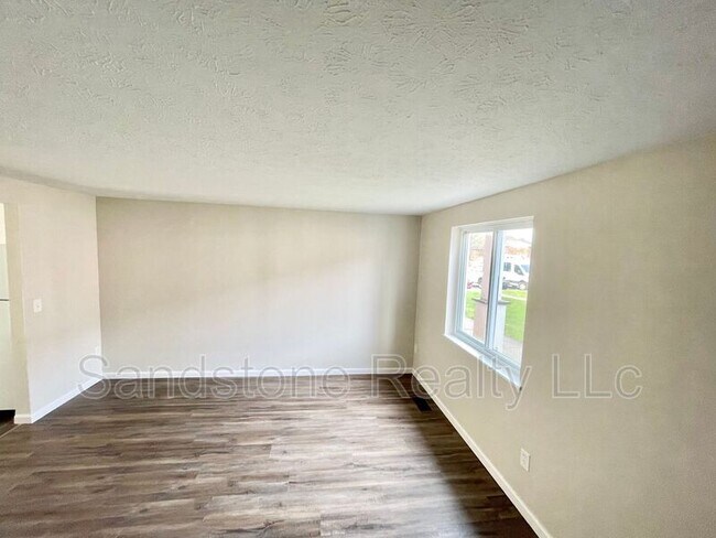 Foto del edificio - 677 Shoreline Dr