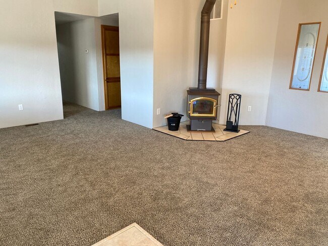 Foto del edificio - 3 Bedroom 2 Bathroom house in Crooked River Ranch with huge views and a shop!