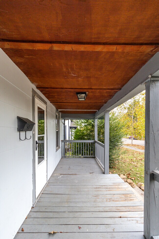 Building Photo - 321 E Springdale Ave