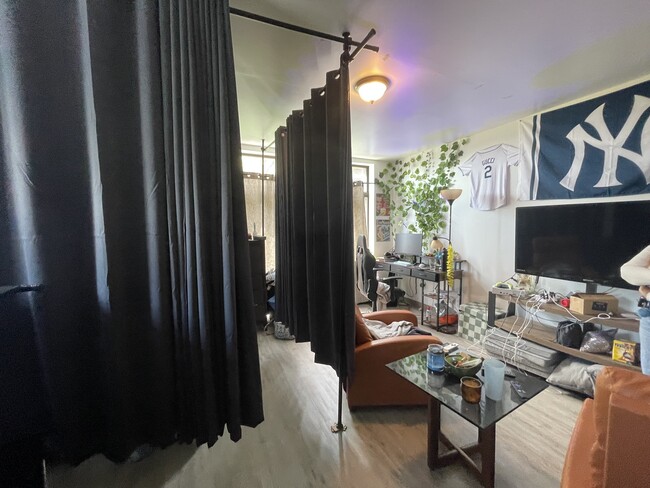 Building Photo - 434 W 238th St