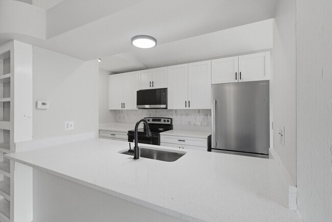 Foto del edificio - 3751 Mackenzie Ct
