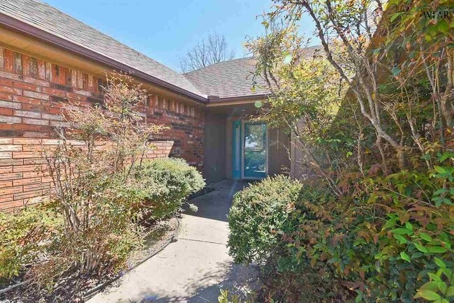 Building Photo - 4618 Sabota Ave