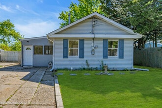 Building Photo - 218 Falcon Dr