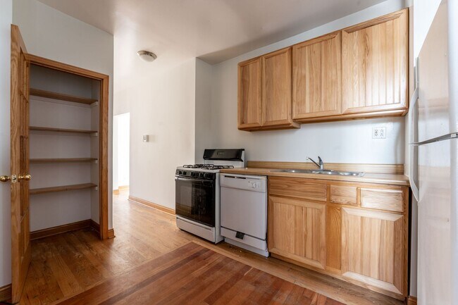 Foto del edificio - 440 N Western Ave