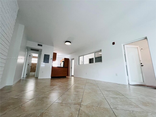 Foto del edificio - 946 Bay Dr