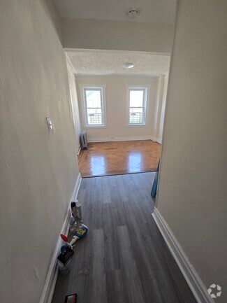 Building Photo - 526 S 15th St