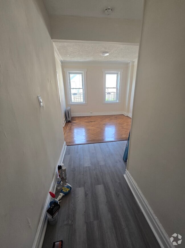 Building Photo - 526 S 15th St